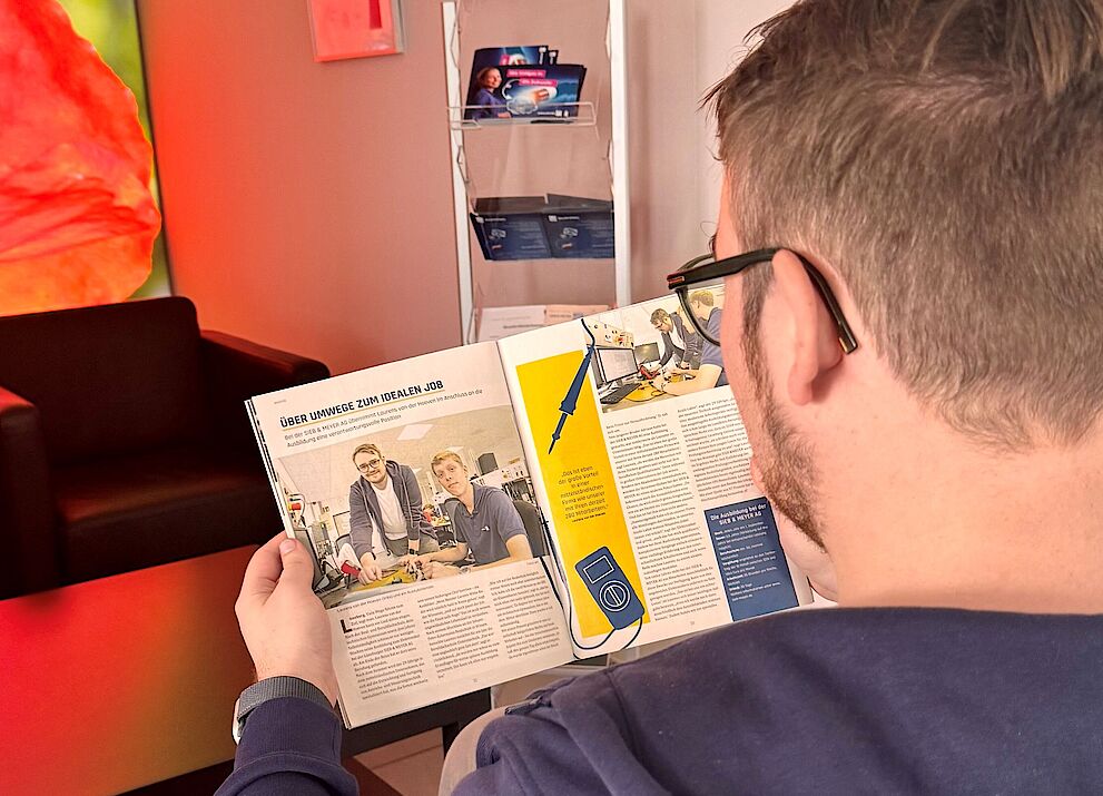 Laurens liest Azubi Now Artikel